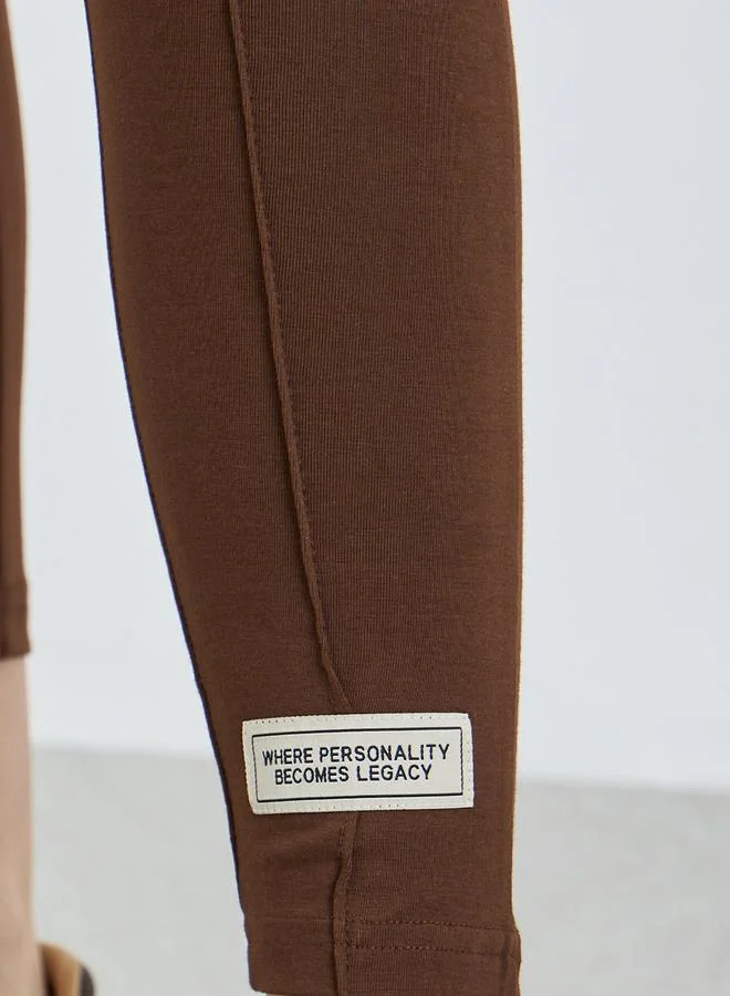 ستايلي ليقنز سادة بتفاصيل طيات